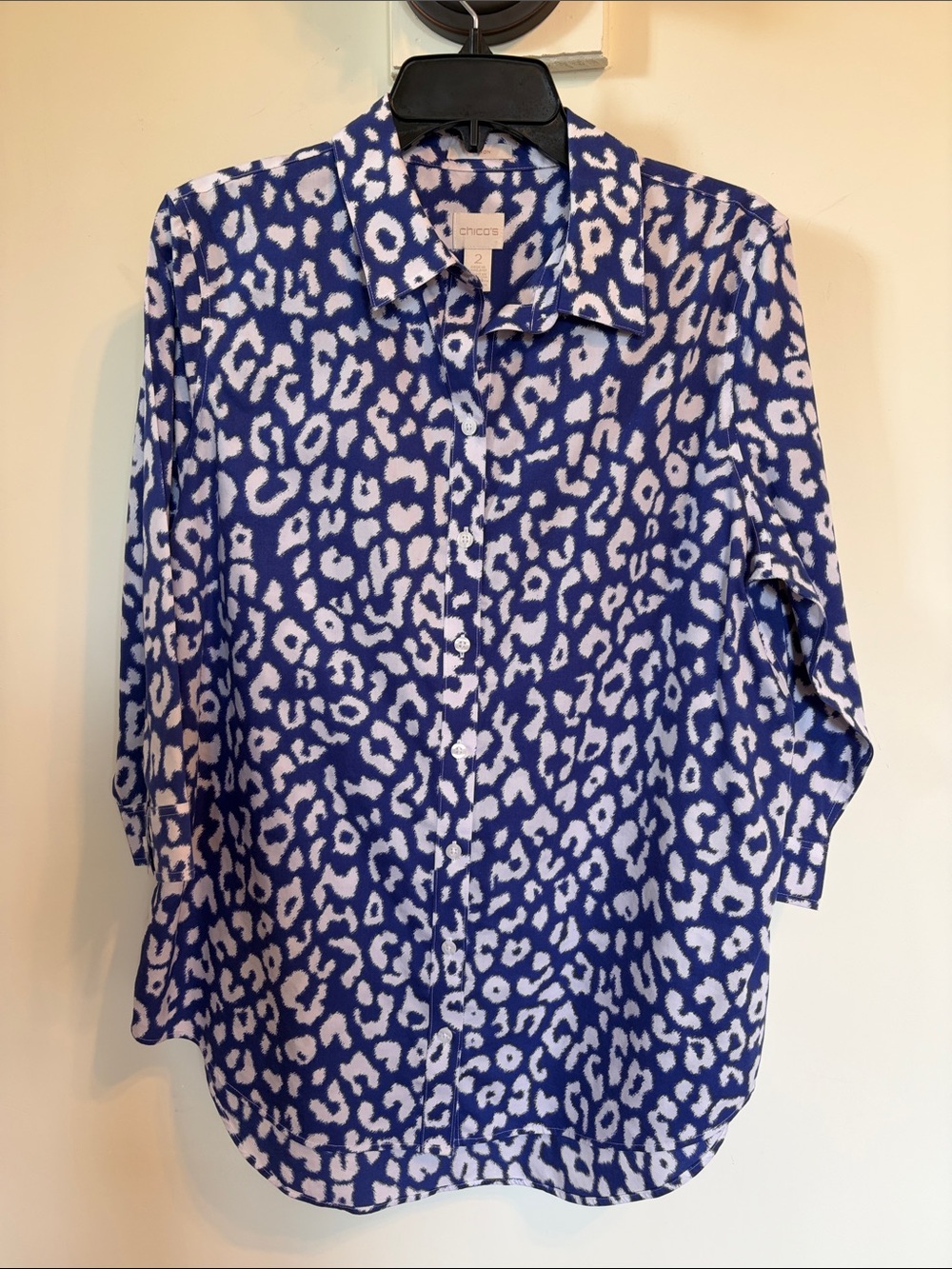 Chicoโs Blue White Animal Print 100% Cotton Button Front Shirt Size 2 L